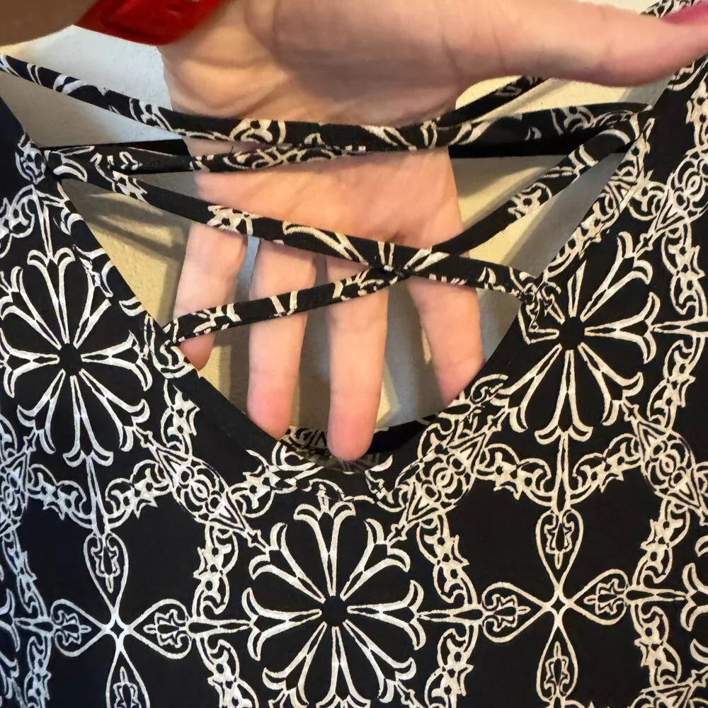❤️SPRING/SUMMER BLACK PRINT TOP w/STRAPPY DETAIL  PLUS 2X     #F - Picture 5 of 8